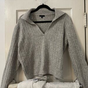 Dynamite Light Gray V-Neck Ribbed Sweater